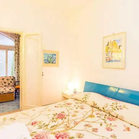 Sleeps 4 Air Con Wifi Holiday home Conca dei Marini