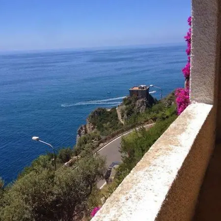 Sleeps 4 Air Con Wifi Holiday home Conca dei Marini