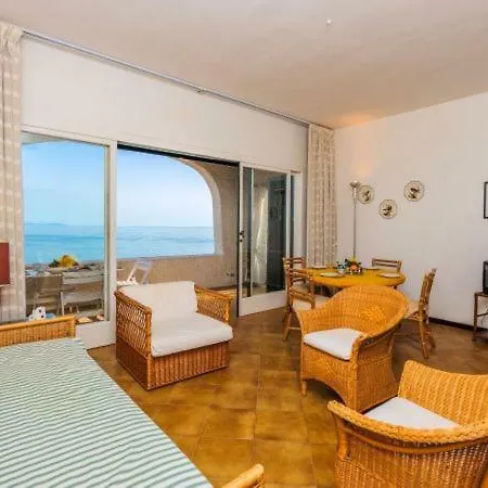Sleeps 4 Air Con Wifi Holiday home *