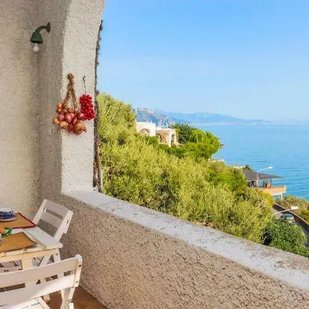 Holiday home Sleeps 4 Air Con Wifi *