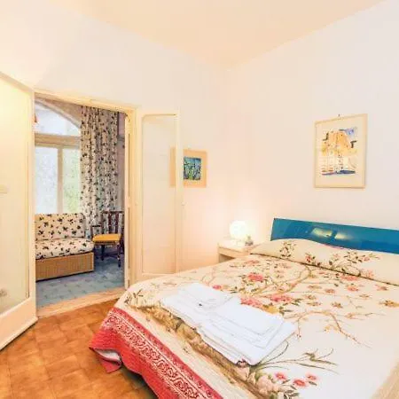 Sleeps 4 Air Con Wifi Holiday home Conca dei Marini