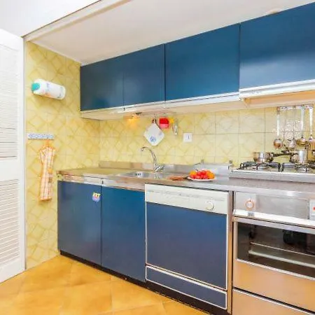 Sleeps 4 Air Con Wifi Holiday home *