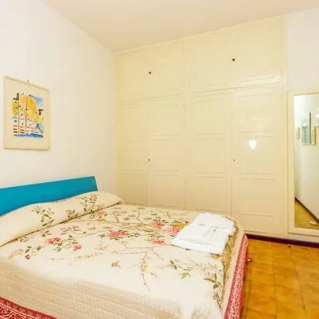 Sleeps 4 Air Con Wifi Holiday home *