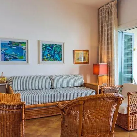 Vakantiehuis Sleeps 4 Air Con Wifi